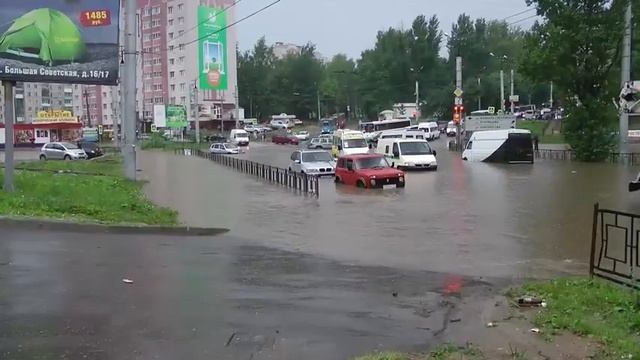 Потоп в Смоленске 26 июня 2013г перекрёсток Румянцева 25 Сентября смотреть онлайн
