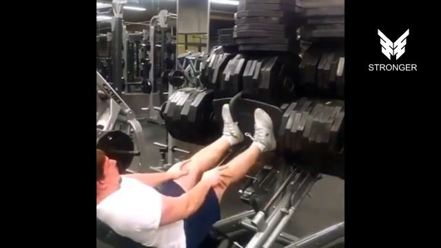 Идиоты в зале 2018 - приколы в зале GIF