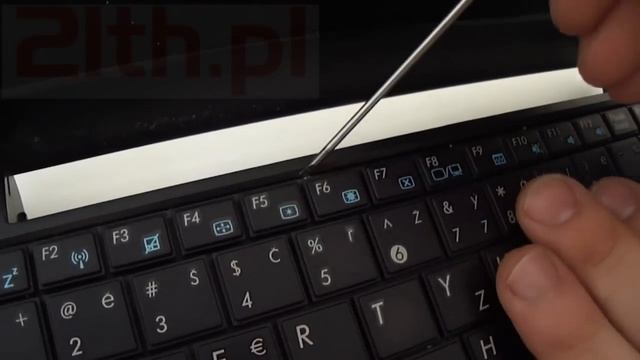 How To Replace Or Remove Keyboard In Asus EEE PC 1001PXD