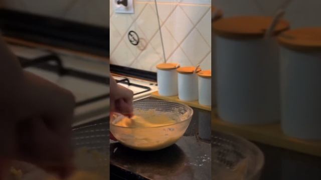 ШАРЛОТКА с ЯБЛОКАМИ готовиться очень просто смотреть онлайн