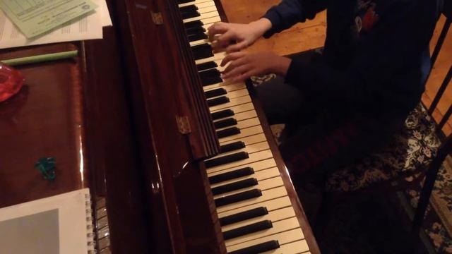 Игра на пианино марш Фикрета Амирова смотреть онлайн