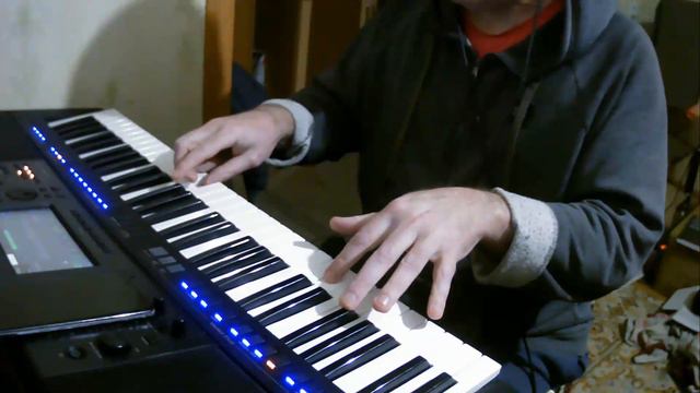Toxic бритни спирс (моя сильно упрощенная версия )Yamaha psr sx 700 смотреть онлайн