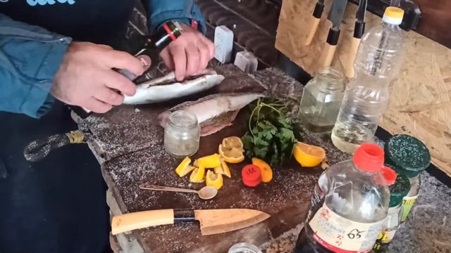 СКУМБРИЯ в МАРИНАДЕ НА УГЛЯХ И ЖАРЕНАЯ КАРТОШКА С ГРИБАМИ #96 смотреть онлайн