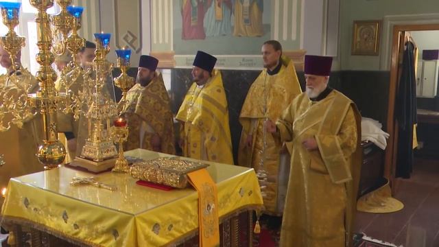 День Апостола Андрея Первозванного в храме станицы Новотитаровской смотреть онлайн