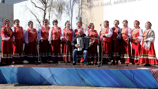 Хор Зори Кубани - Ой у поли крыныченька (Выступление в Краснодаре на Красной, 5) смотреть онлайн