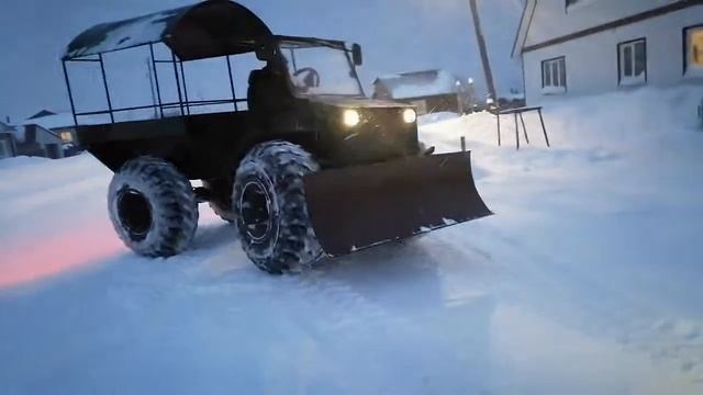 ЧИСТИМ СНЕГ САМОДЕЛКОЙ НА ШИНАХ НИЗКОГО ДАВЛЕНИЯ Ч.2 смотреть онлайн