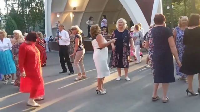 Ой рябинушка рябина раскудрявый мой цветок!!!??Танцы в парке Горького!!!??Харьков 2021 смотреть онлайн