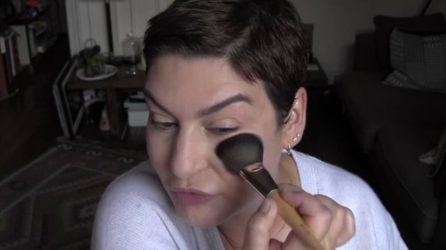 Le maquillage-soin de Clarins (tuto) смотреть онлайн