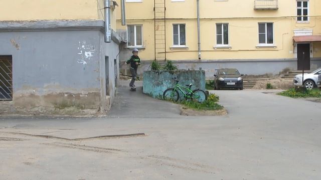 Учимся кататься на скейте миникруизере. Даунхилл Первый склон начинающего райдера смотреть онлайн