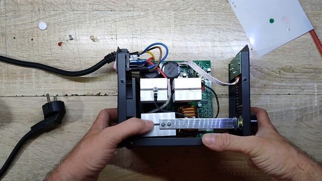 Сварочный аппарат Elitech ИС200 Promo. За 2600 рублей? Что это вообще такое?