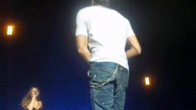 Enrique Iglesias & Nadiya à Paris - 02 avril 2011 - Tired of being sorry смотреть онлайн