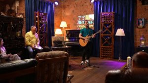 Песня "Парам-пам-пам", исполняет автор Василий Уриевский в программе "ЛИТБАР" с Владимиром Ториным