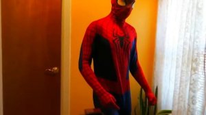 СПАЙДЕРМЕН ЗАДОХНУЛСЯ В ТУАЛЕТЕ НОВОЕ МУЛЬТИКИ СМОТРЕТЬ