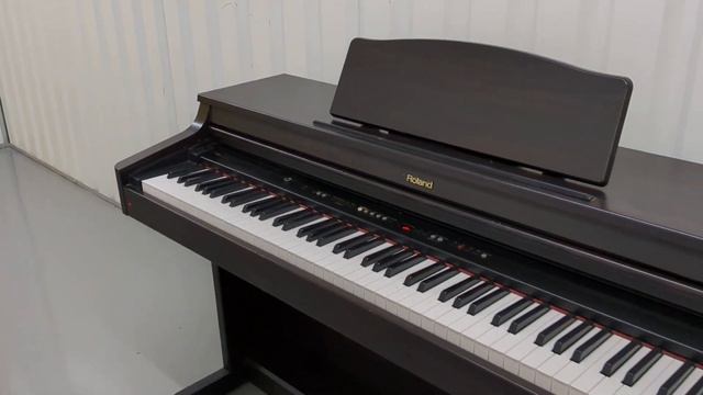 Roland HP103 digital piano in dark Rosewood stock number 23034 смотреть онлайн