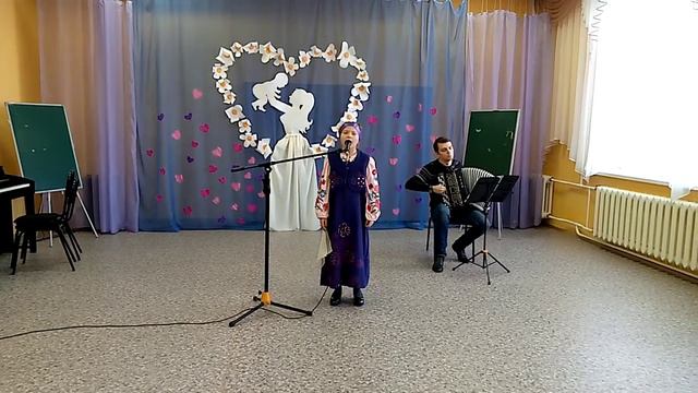 Чановская ДШИ. Орезалинова Мария. Песня " В ночном саду прозрачно и светло". смотреть онлайн