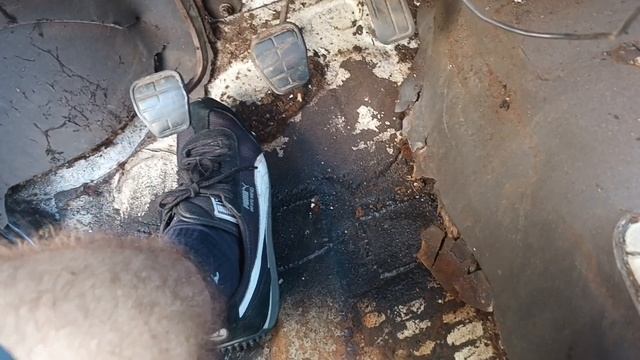 Volkswagen Jetta A2 18l 1988 is back and welded.