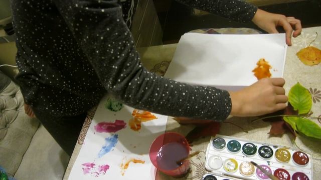 Рисуем отпечатки листьев смотреть онлайн