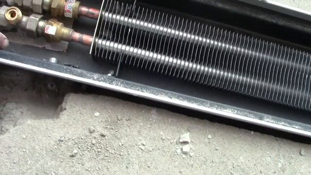Установка внутрипольного конвектора