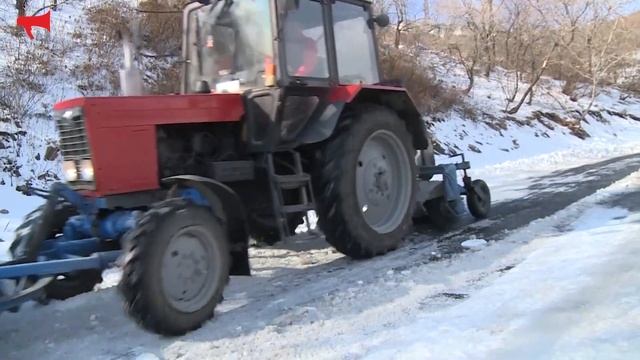 Улицу Капитана Шефнера во Владивостоке начали чистить от снега и наледи смотреть онлайн