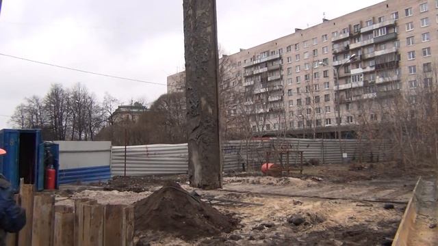 Зажимаем и переносим шпунт вибропогружателем смотреть онлайн