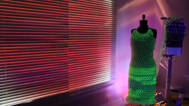 Неоновое платье смотреть онлайн