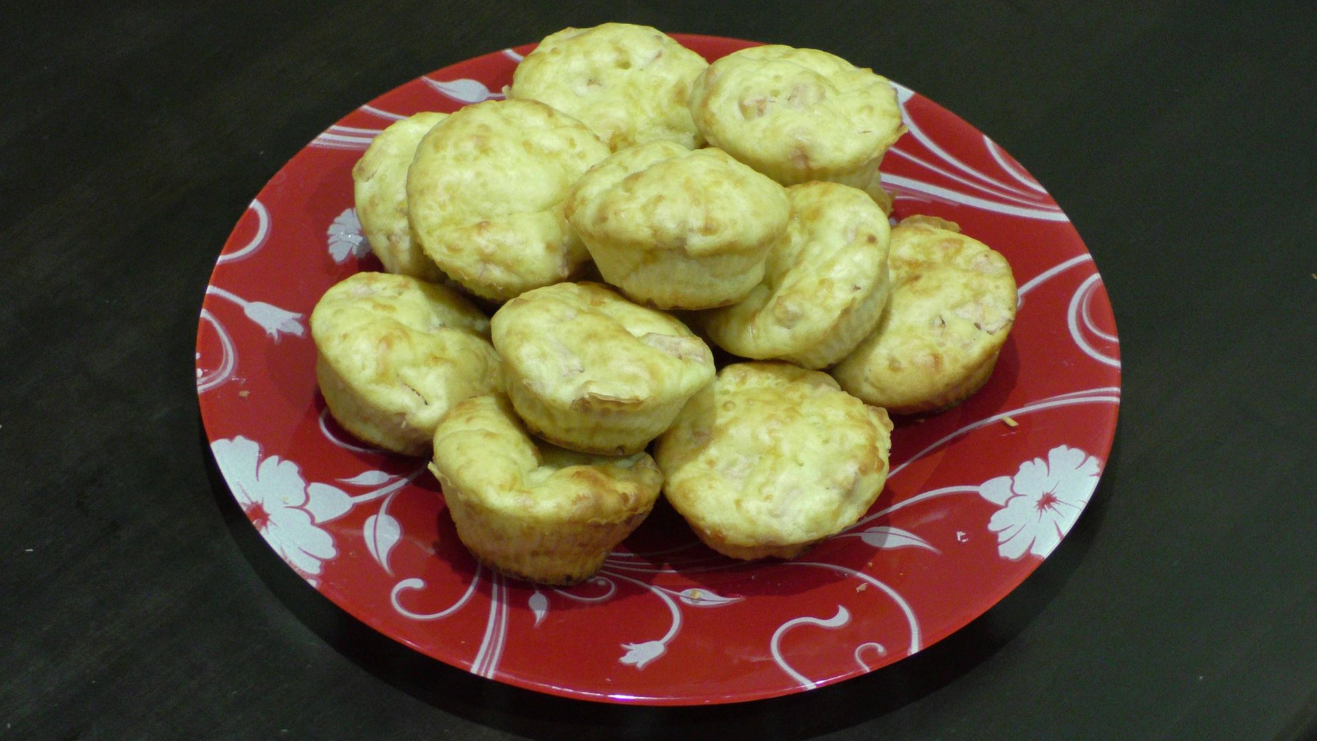 отличная ЗАКУСКА - КЕКСЫ или МАФФИНЫ с колбасой и сыром смотреть онлайн