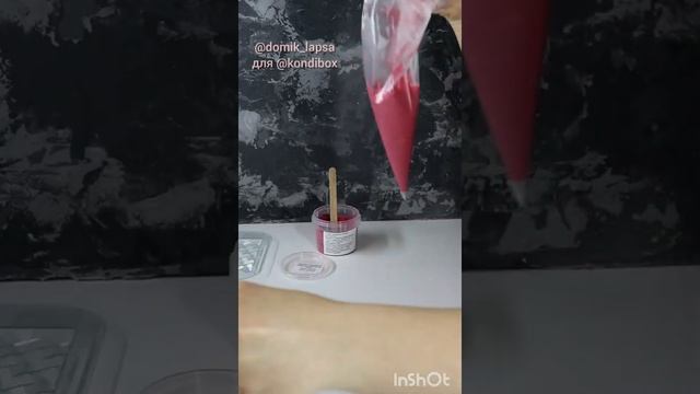 Окрашивание шоколада натуральными порошками. Красим белый шоколад порошком красной смородины. смотреть онлайн