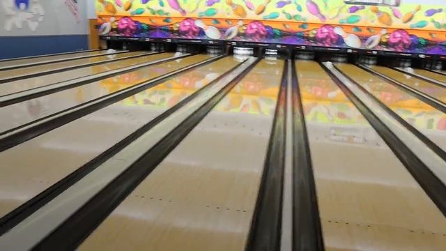 Bowling Ball Review: Urethane vs Reactive Bowling Balls смотреть онлайн