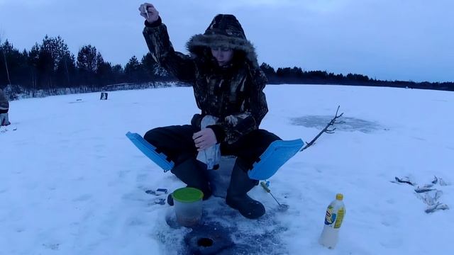 РЫБАЛКА НА КРУПНУЮ СОРОГУ В ДЕКАБРЕ! ЗА 2 ЧАСА ПАКЕТ РЫБЫ? РЫБАЛКА В СИБИРИ!!! смотреть онлайн