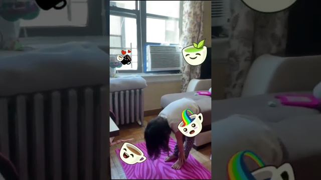 Лия делает зарядку с фиксиками! Настя - оператор :) смотреть онлайн
