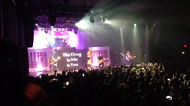 The Drug in Me is You - Falling in Reverse (Live) Bury the Hatchet Tour смотреть онлайн