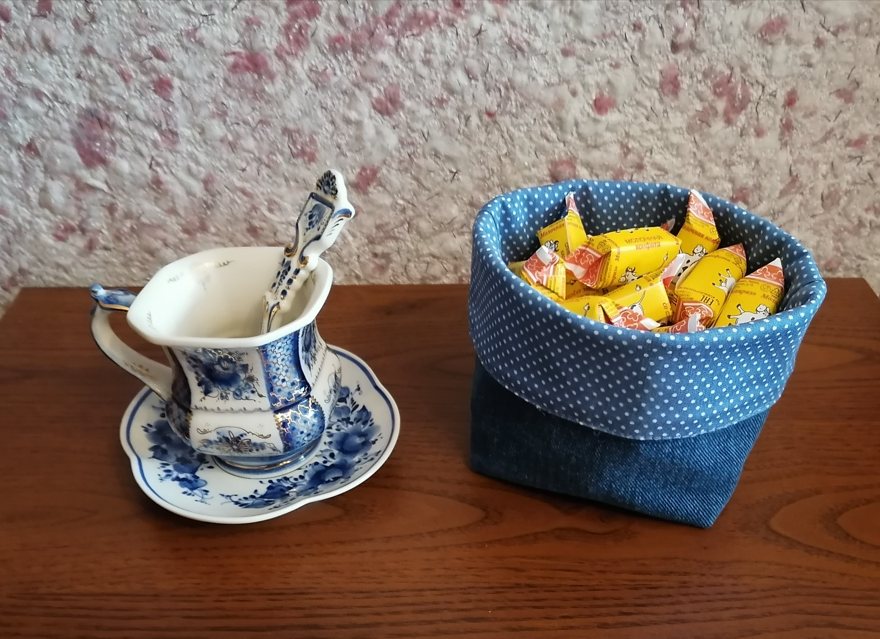 Текстильная корзинка для мелочей из старых джинсов. смотреть онлайн