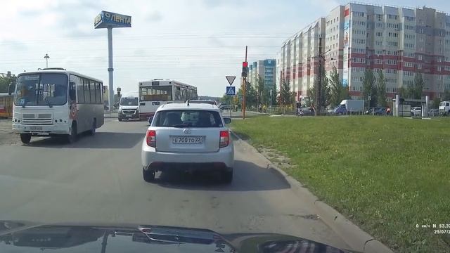 Барнаульский общественный транспорт нарушает ПДД смотреть онлайн