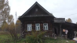 Деревни в глубинке России. Остался лишь один постоянный житель деревни. Заброшенные дома.