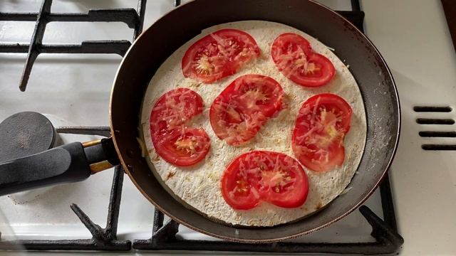 ЛЕНИВАЯ ПИЦЦА на сковороде ИЗ ЛАВАША - Быстрый завтрак - Просто быстро вкусно! смотреть онлайн