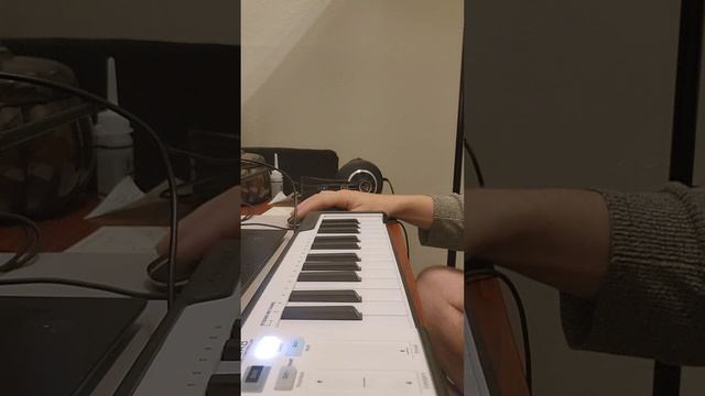 Sequence 4 using Analog Lab V with an Arturia MicroLab controller. смотреть онлайн