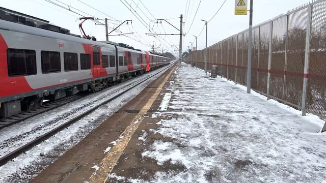 Ласточка Эс2гп Десятивагонная!Сообщением Белгород-Москва(Курский вокзал) несётся по Кутузовской! смотреть онлайн