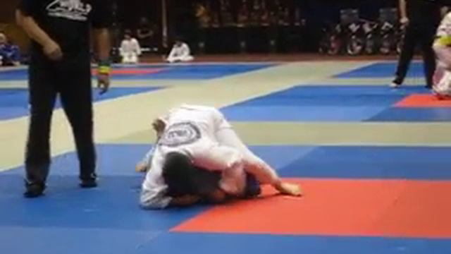 Jojo Borao @ 2nd World Brazilizian Jiu Jitsu tournament 019.AVI смотреть онлайн