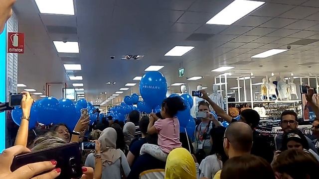 Els Primers Clients Del Primark Del Parc Central De Tarragona