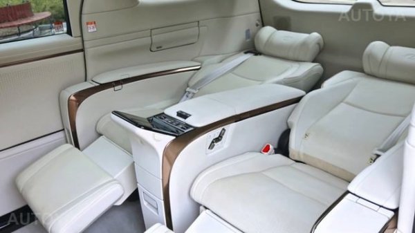 2025 Lexus LM 350h - INTERIOR