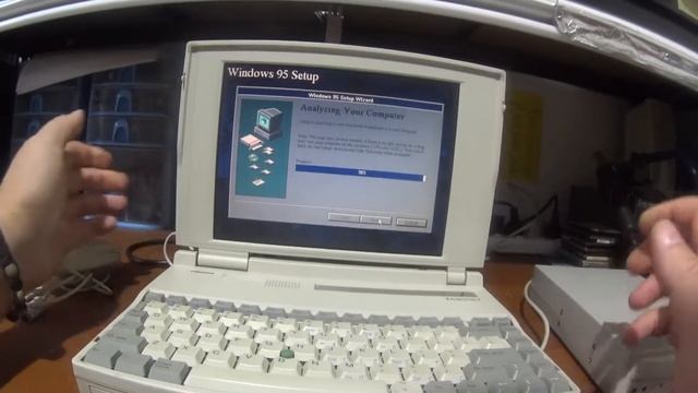 Установка Windows 95 на старый ноутбук Toshiba T4900CT Часть 2 смотреть онлайн