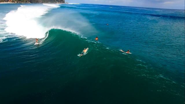 Epic Swell Hits Padang Padang in Bali, Indonesia - 4K Drone Surfing Footage смотреть онлайн