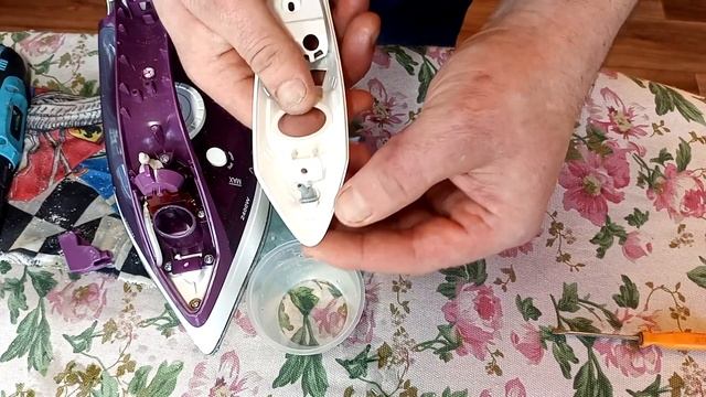 Не брызгает утюг. Распылитель утюга. смотреть онлайн