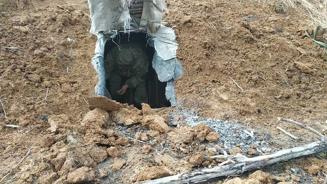 Землянка на склоне часть-13, углубляем пол и УКРЕПЛЯЕМ стены!!! смотреть онлайн