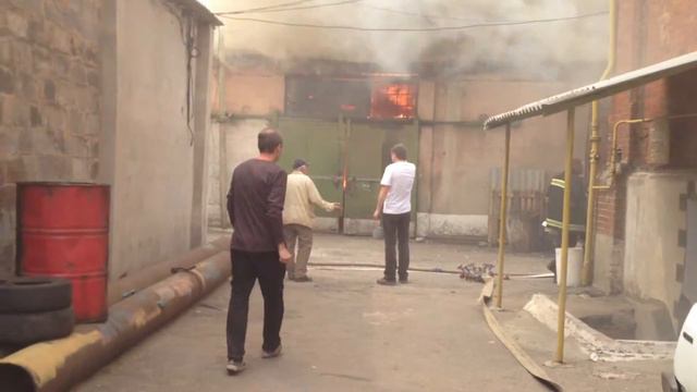 ПОЖАР в Харькове ( 005 ) на Конева,2 - 30 апреля 2012 время 12:59 смотреть онлайн