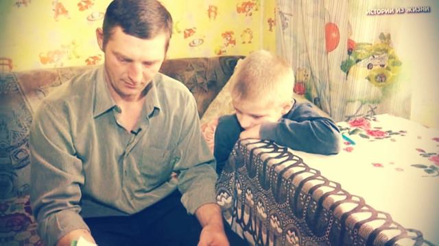 Жена оставила его с четырьмя дeтьми на руках, а он УСЫНОВИЛ пятого и воспитывает их сам! смотреть онлайн