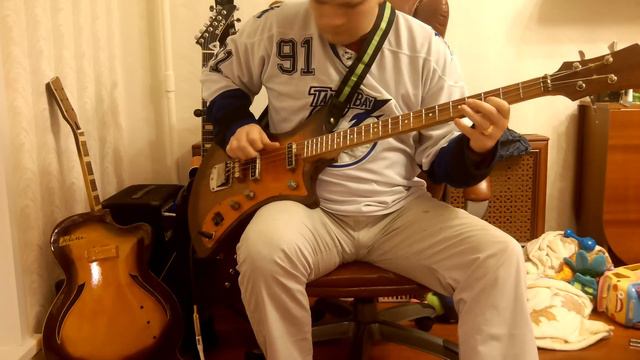 Бас-гитара "Роден" / Bass guitar "Roden" смотреть онлайн