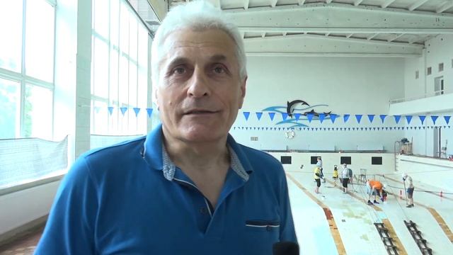 В бассейне «Дельфин» приступили к плановым работам по чистке и дезинфекции большой ванны смотреть онлайн