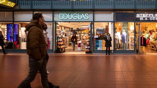 Hamburg Hauptbahnhof Zeitraffer смотреть онлайн