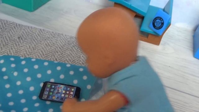 КОНФЕТЫ ДЛЯ РЫБОК? КТО ИСПОРТИЛ ВОДУ В АКВАРИУМЕ? Катя и Макса веселой семейки сериал живые Барби